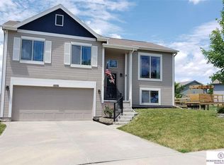 16852 Larimore Ave, Omaha, NE 68116