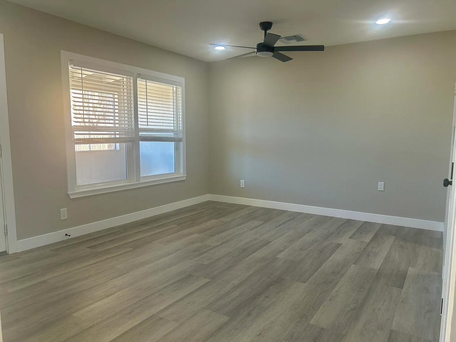 2 bed, 700 sqft, $1,400 — Photo 2