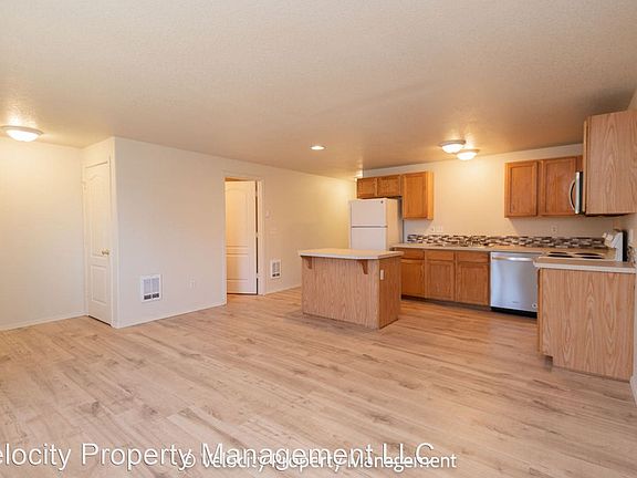 2nd image of 2521 NW Cedar Ave #3