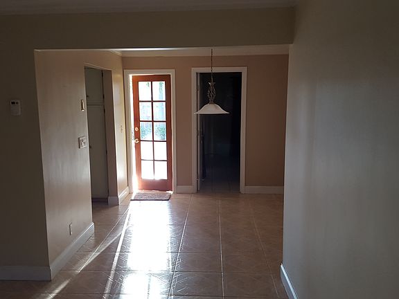 5th image of 1505 Hillcrest Dr