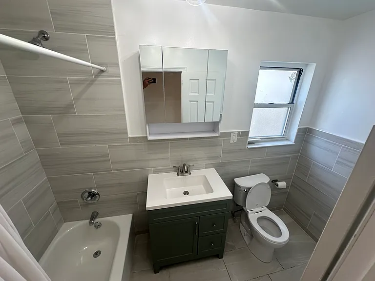 1946 Paulding Ave #1 — Photo 5