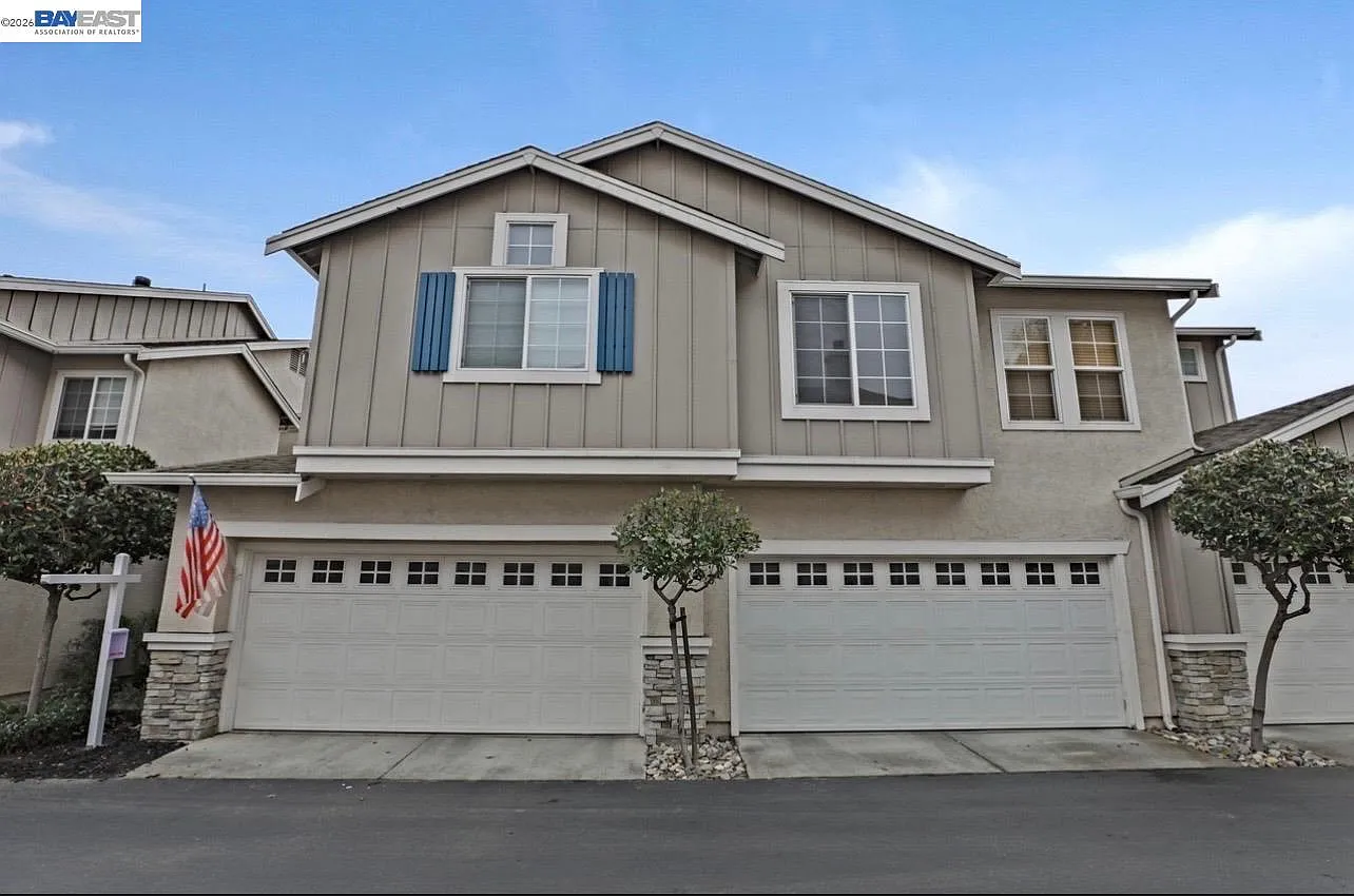3 bed, 1387 sqft, $3,950 — Photo 3