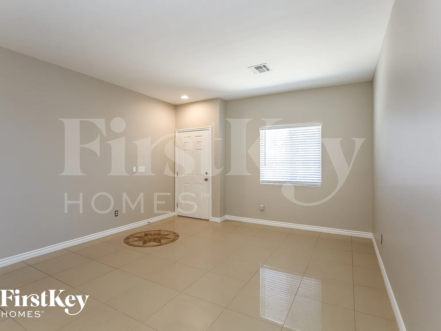 4 bed, 2.5 bath, 2302 sqft, $2,165 — Photo 3
