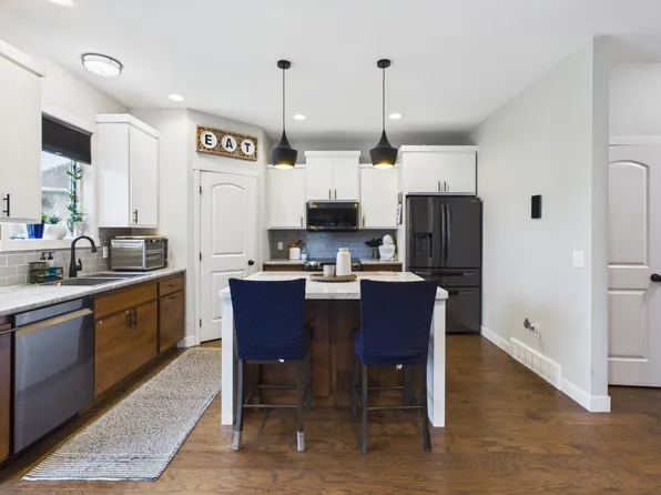 2820 Sweetgrass Dr, Brookings, SD 57006