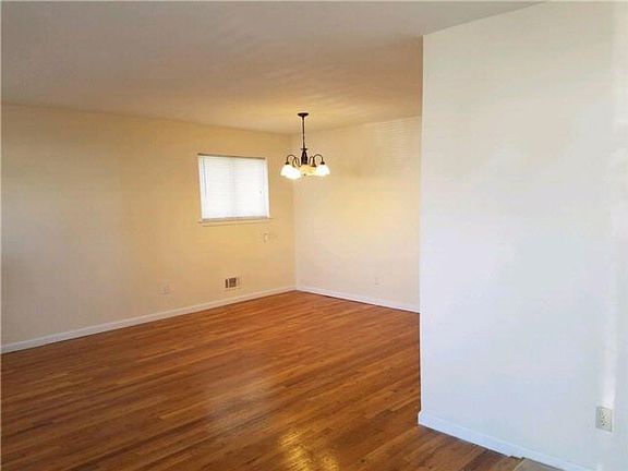 4th image of 630 Barlow Ave