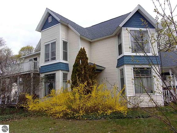 2nd image of 411 E Bremer St
