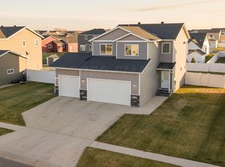 1323 Legion Ln W, West Fargo, ND 58078