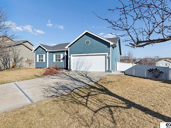 4th image of 18708 Hayes Cir