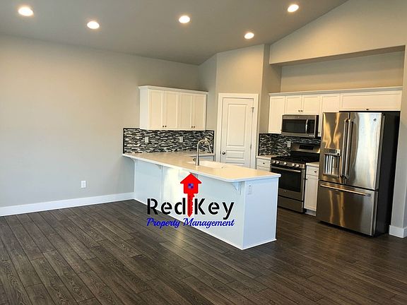 3rd image of 6822 N Bowker Dr