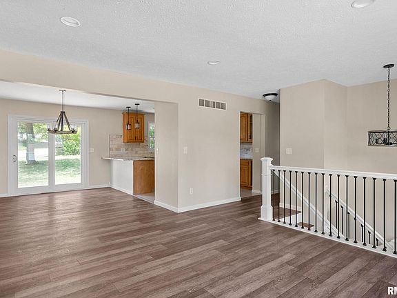 3rd image of 111 Colony Dr
