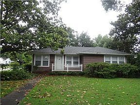 1st image of 301 Edgewater Dr