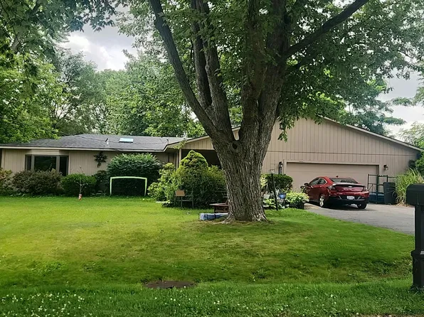 1390 Cambria Dr, Troy, MI 48085