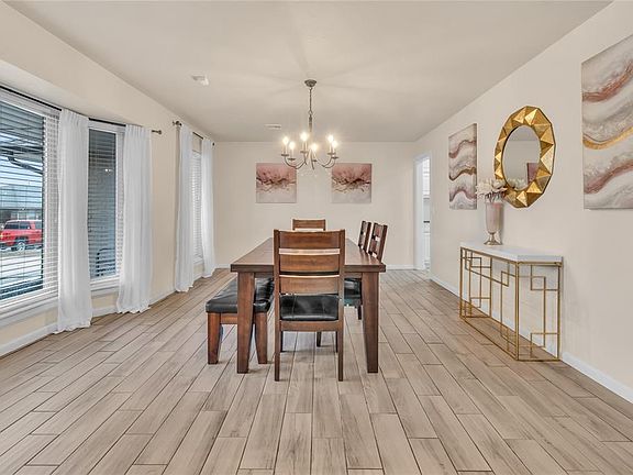 3rd image of 609 SW 104th Pl