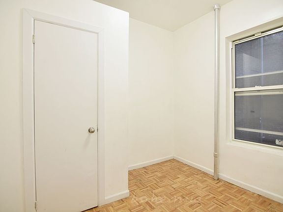 4th image of 22 Saint Nicholas Pl #3A