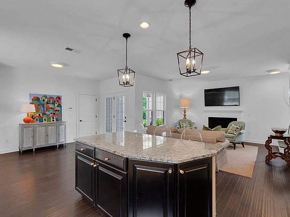 2nd image of 215 Algonquin Trl