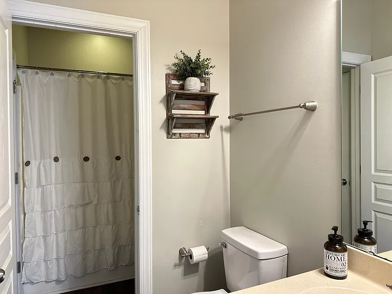 Main level Primary Bath