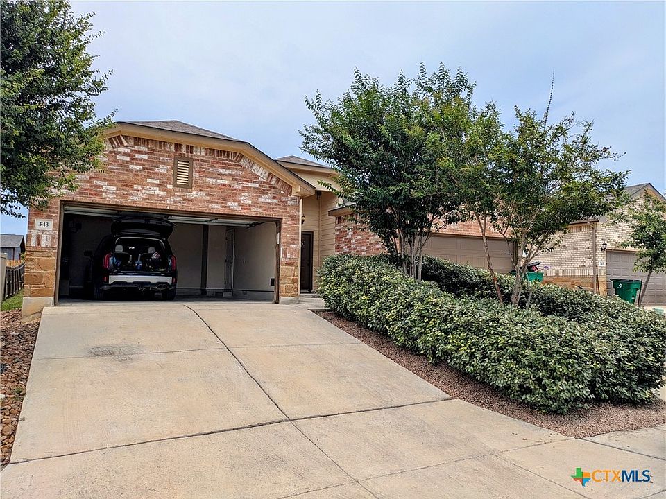 1st image of 343/345 Emma Dr