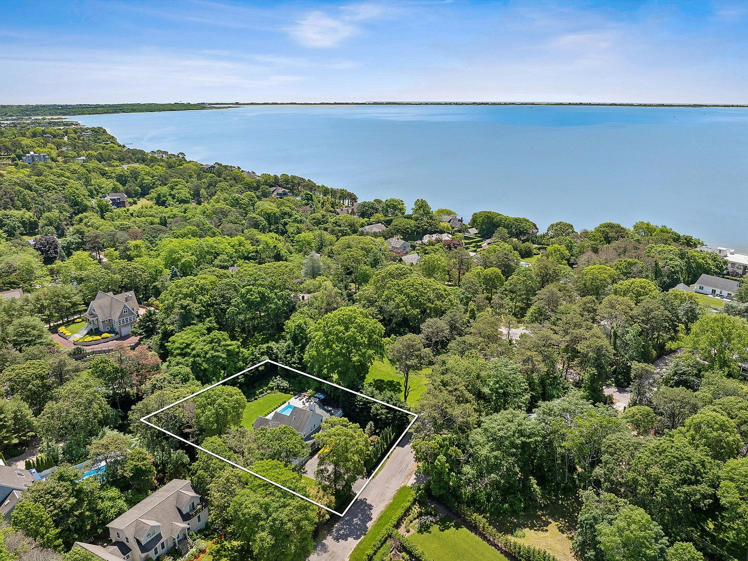 12 Knoll Rd, Southampton, NY 11968 | Zillow