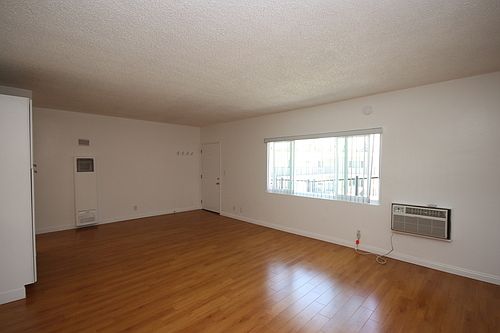 2nd image of 5324 Baldwin Ave APT 33