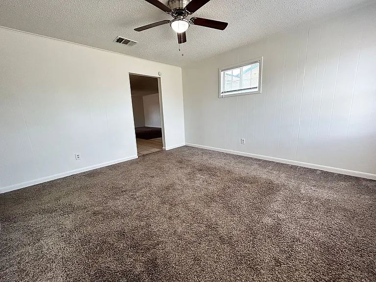 3119 Jarvis St — Photo 2