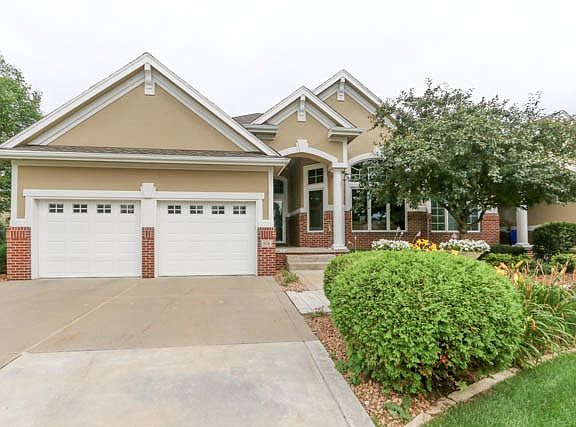 3rd image of 874 Burr Oaks Dr