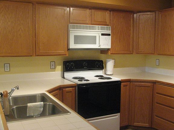 5th image of 1405 32nd Street Ct NW