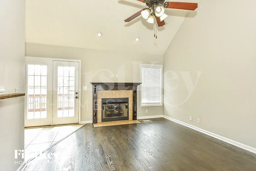 4 bed, 2.5 bath, 2572 sqft, $2,165 — Photo 4