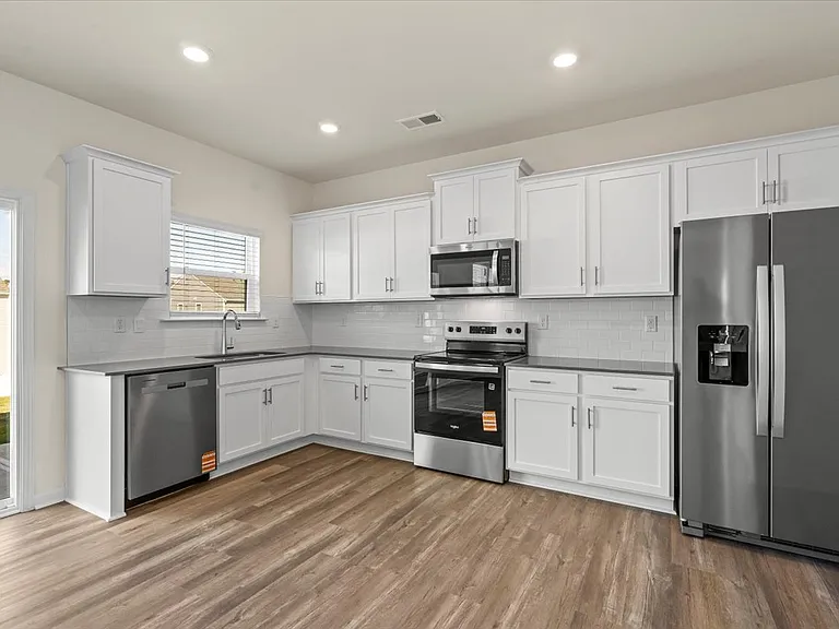 1339 37th Avenue Ln NE — Photo 7