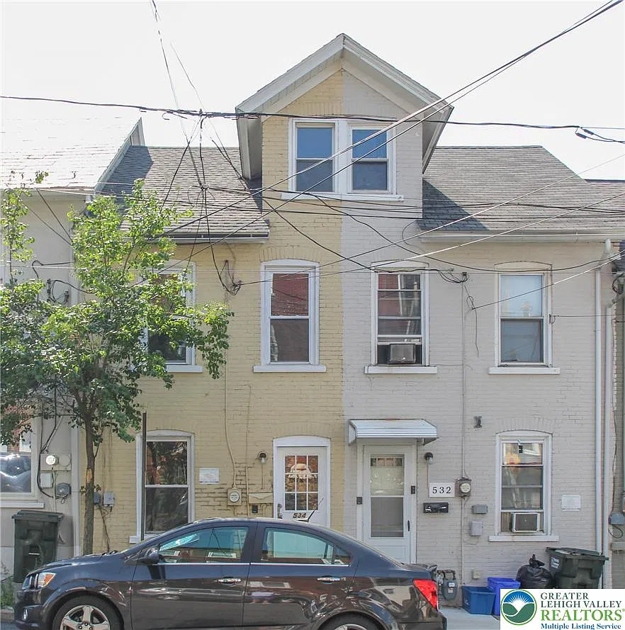3 bed, 1200 sqft, $1,650 — Photo 1