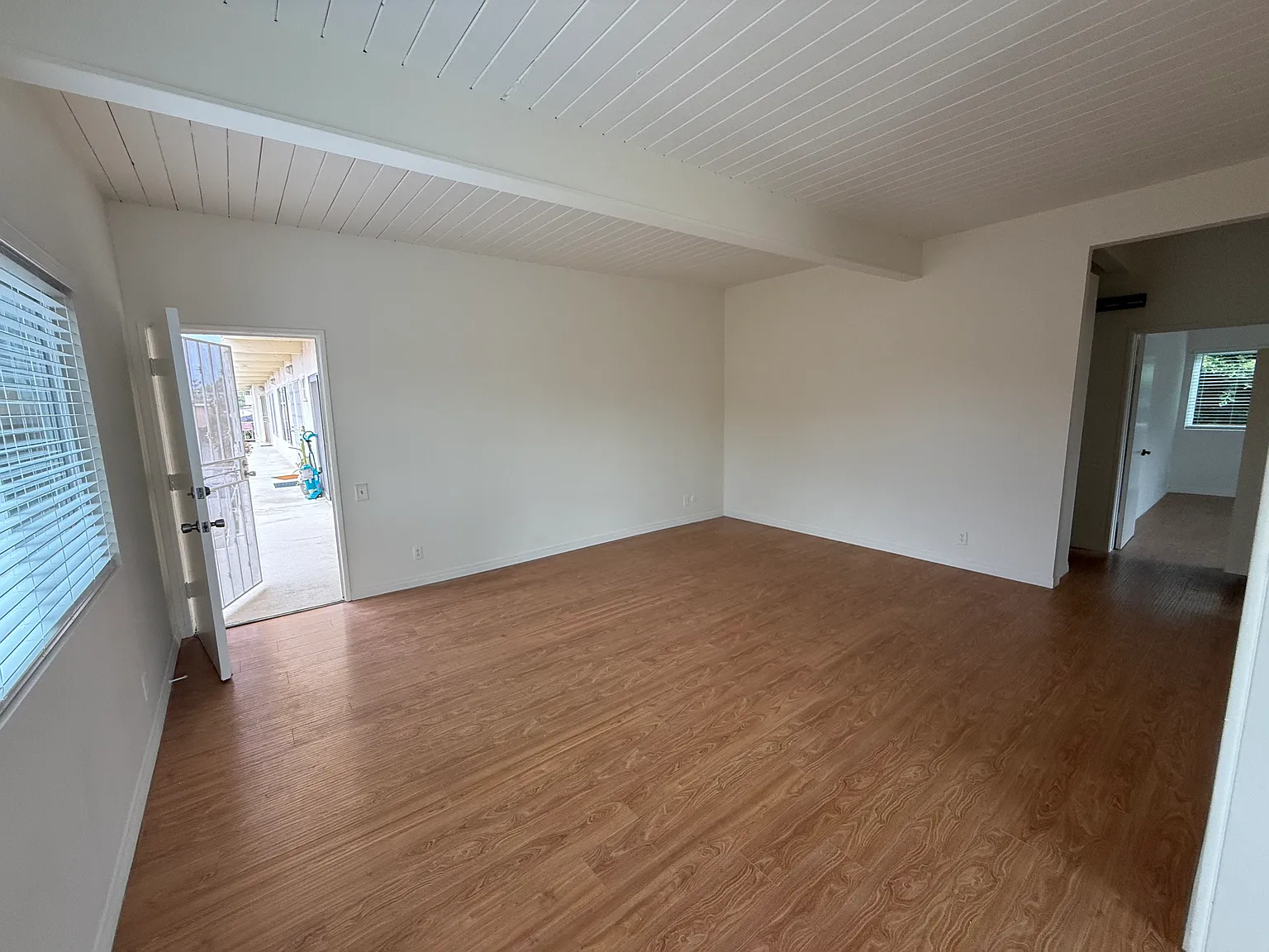 2 bed, 1100 sqft, $3,200 — Photo 2