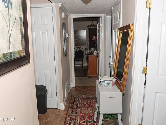 5th image of 3310 Washington Ave APT 1214