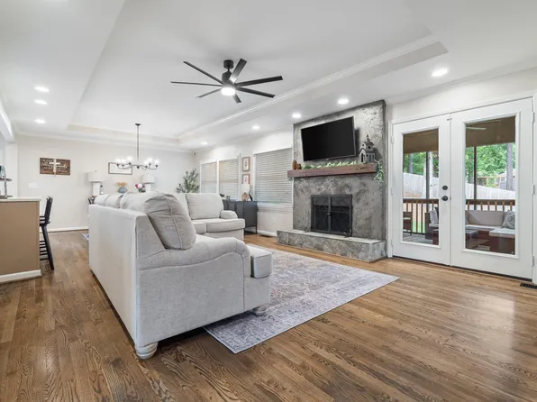 1066 Chateau Dr, Helena, AL 35080