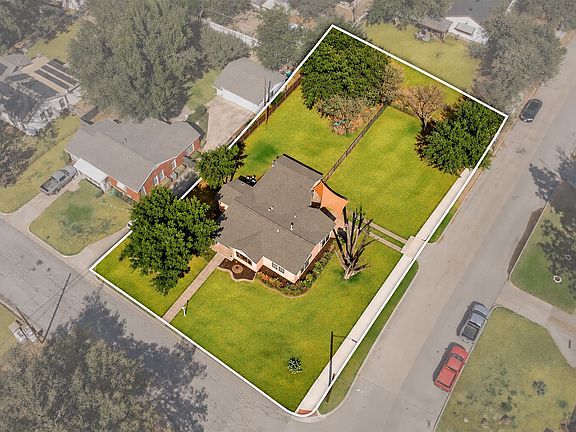 4th image of 3100 Lakeland St