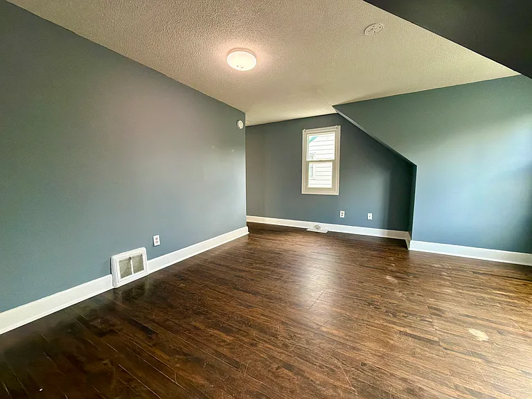 45 Campbell Ave — Photo 9