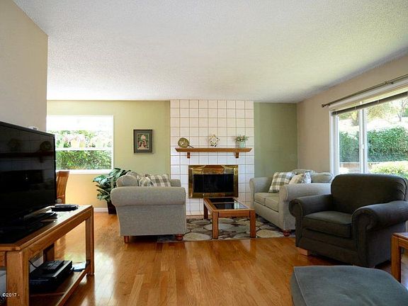 2nd image of 1706 SE Alder Lane Dr