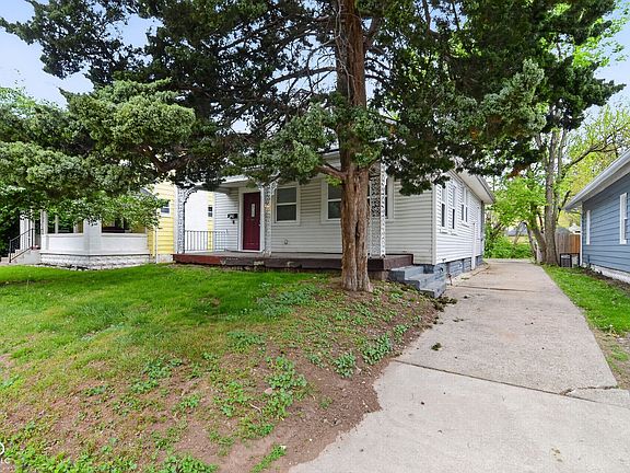 2nd image of 424 Harvard Pl