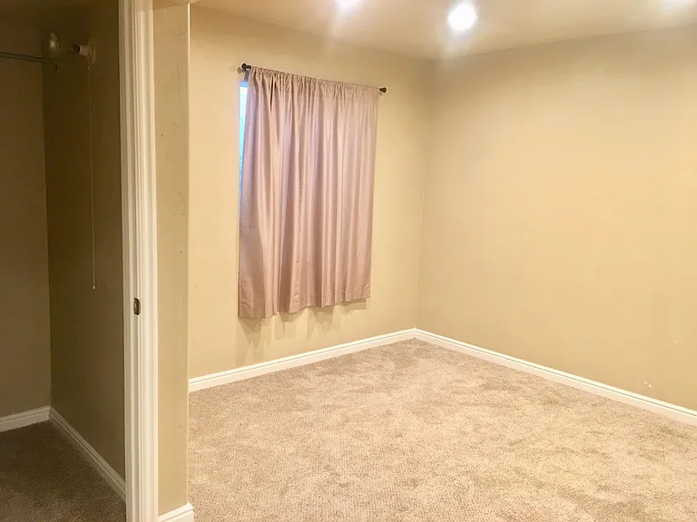 1587 W Kingsbarn Way — Photo 23