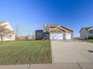 290 Greenway Dr, Delano, MN 55328