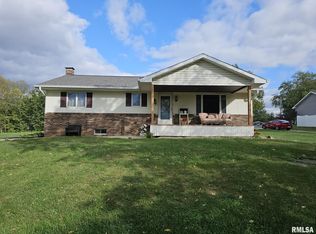 301 S Main St, Farmington, IL 61531