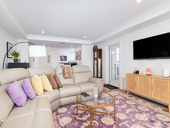 5th image of 10 Seaport Dr APT 2505