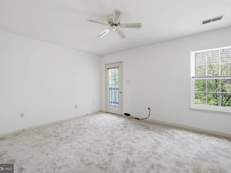2844 Yarling Ct — Photo 19