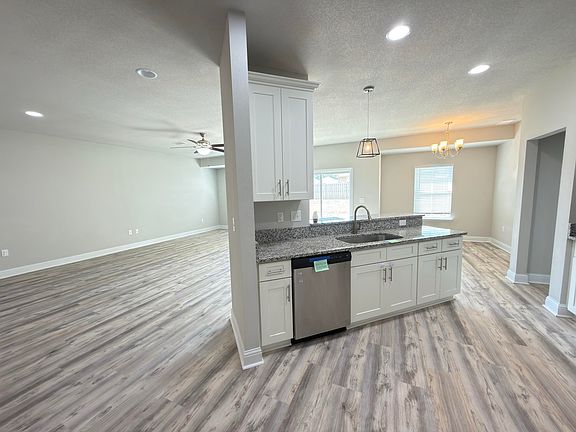 5th image of 5281 Moore Loop