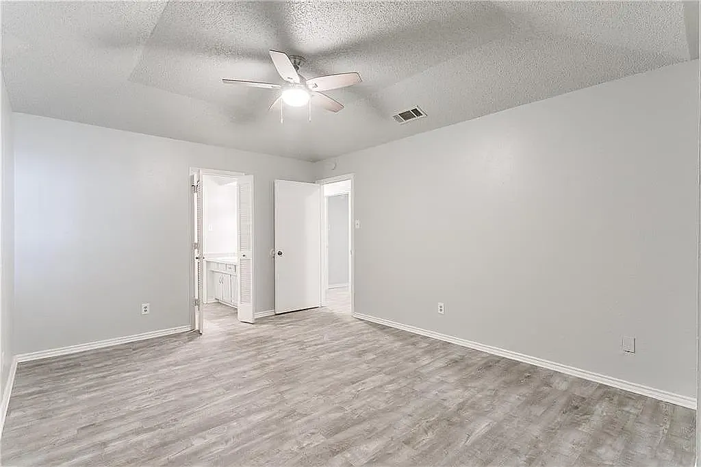 3 bed, 1600 sqft, $2,300 — Photo 4