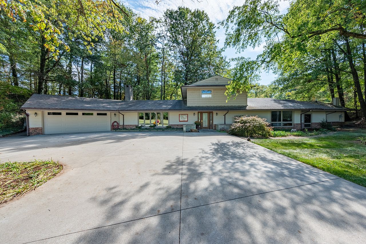 7200 E Dallas Dr, Terre Haute, IN 47802 Zillow