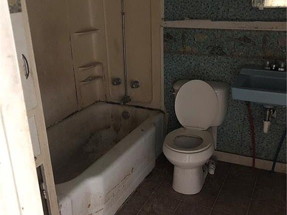 4th image of 1729 Yancey Ave