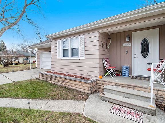 4th image of 300 Cedar Dr