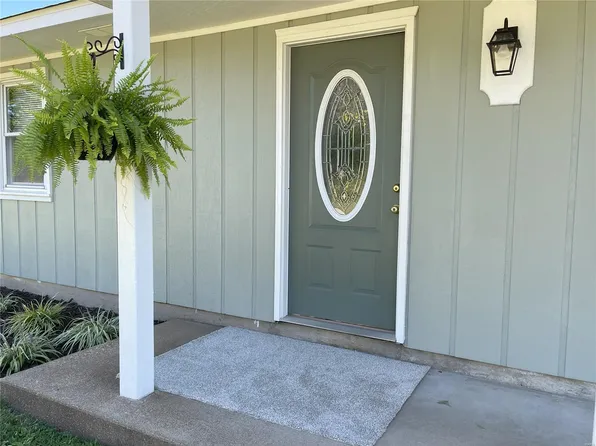 605 Locust St, Cuba, MO 65453