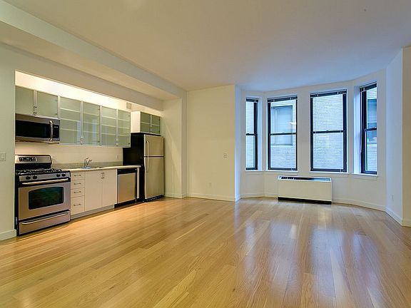 3rd image of 37 Wall St APT 16D