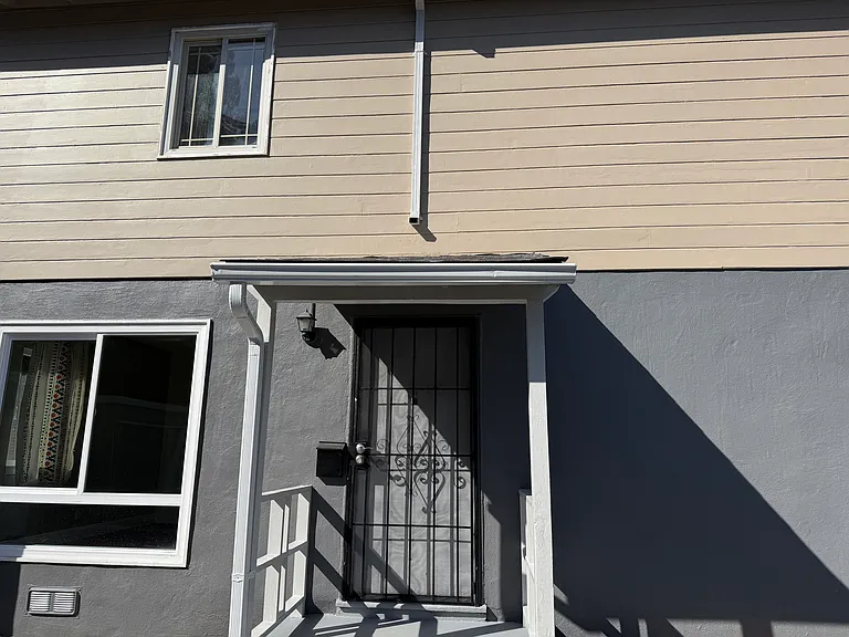 15291 Upton Ave #B — Photo 5