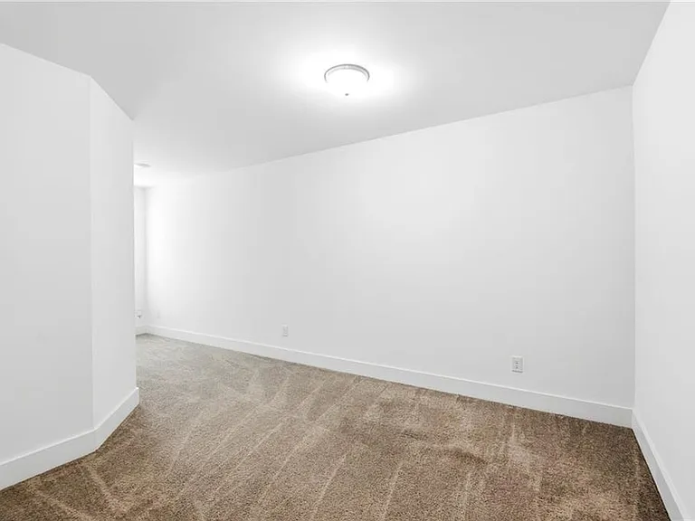 6456 Scudders Dr — Photo 17